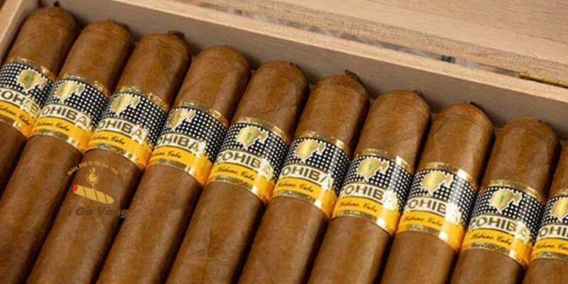 Xì gà Cuba thường xuất hiện trong các buổi tiệc cao cấp.